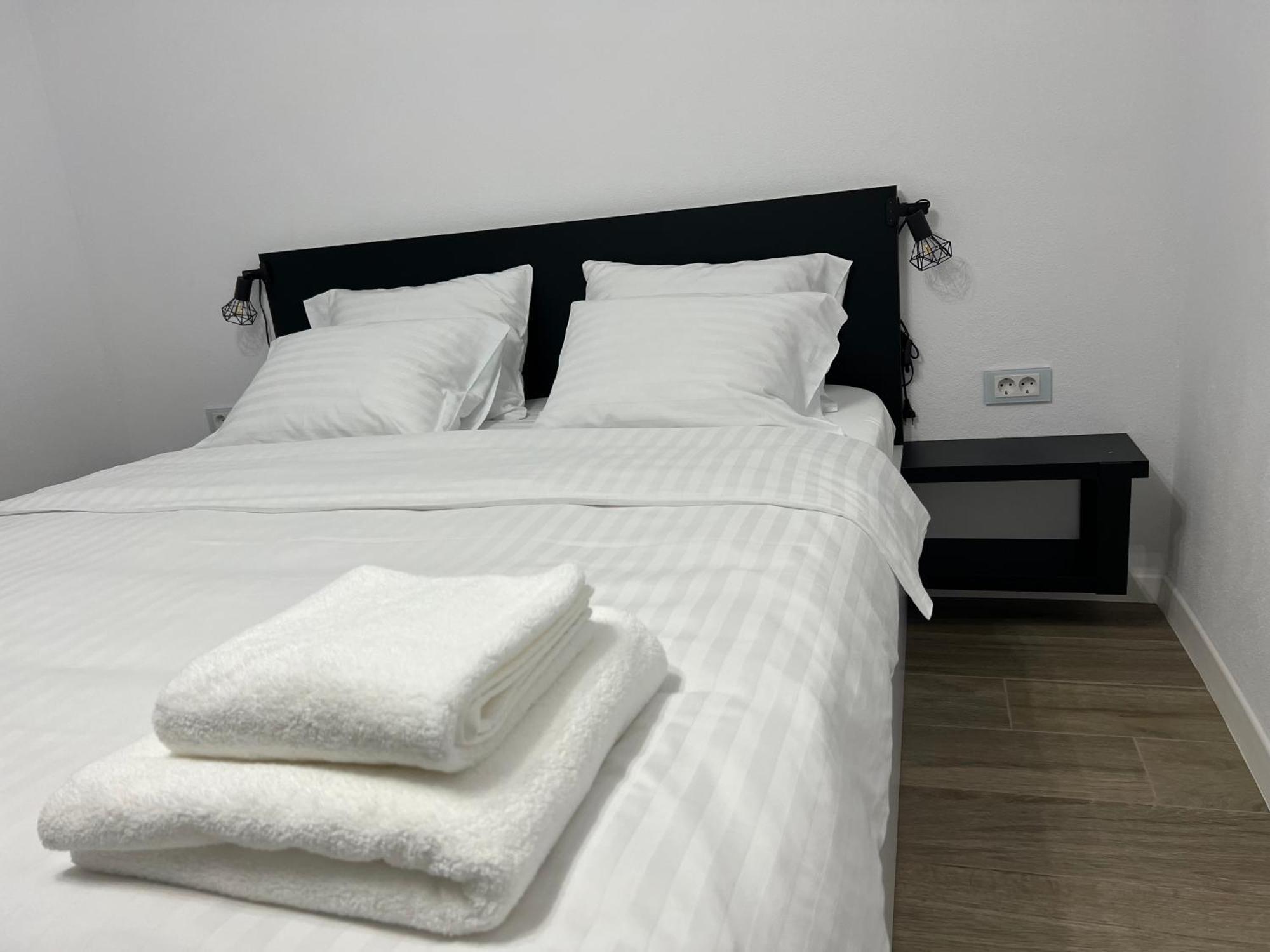 Onix Appartement Hunedoara Buitenkant foto