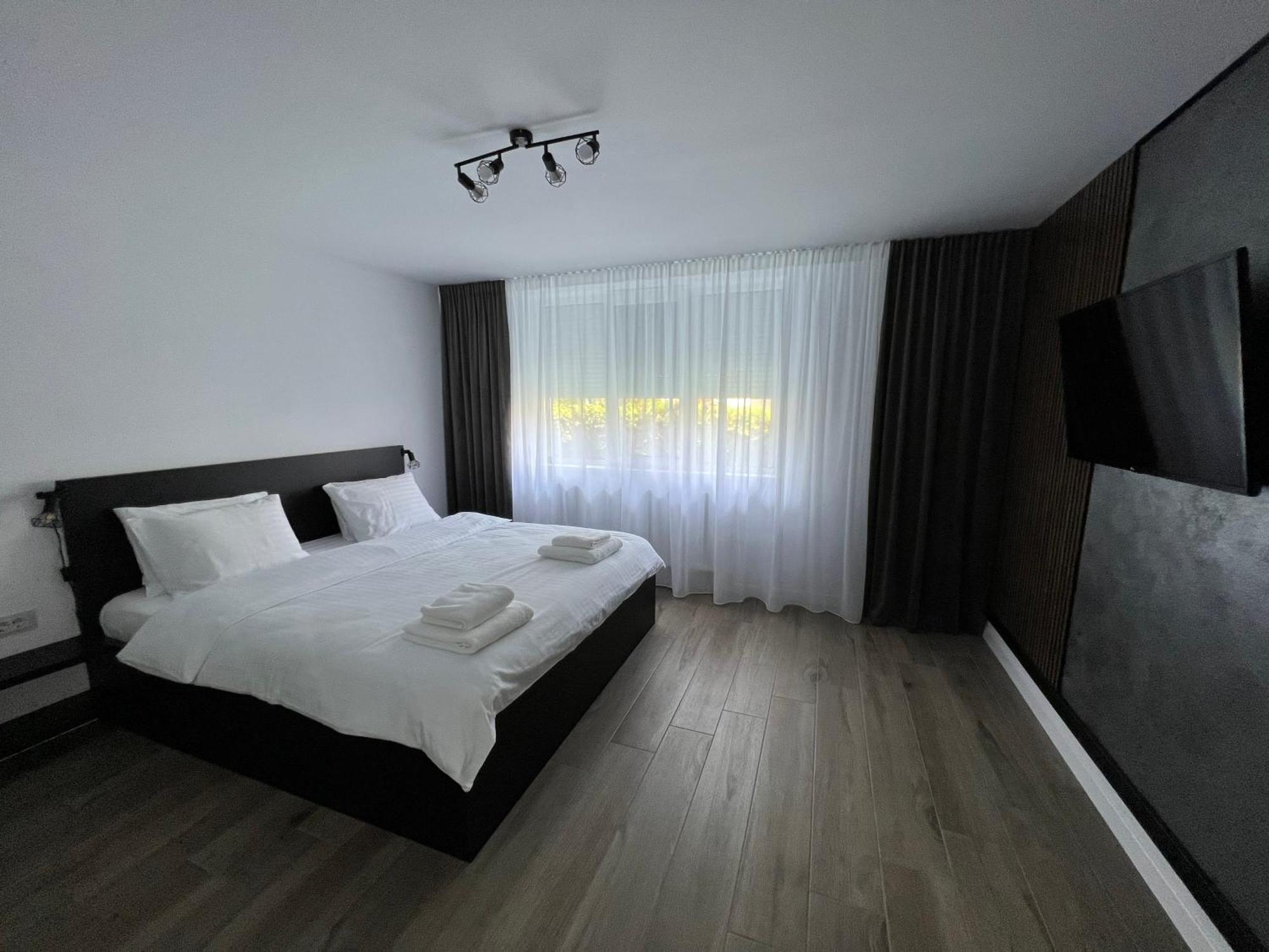 Onix Appartement Hunedoara Buitenkant foto