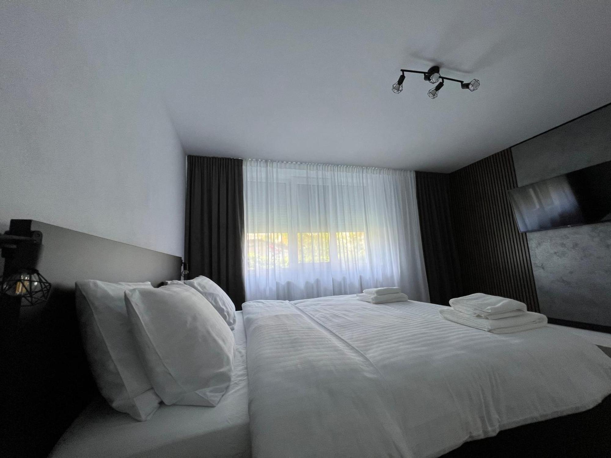 Onix Appartement Hunedoara Buitenkant foto